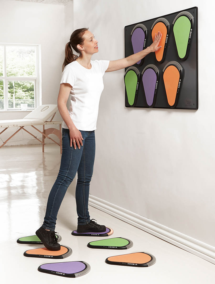 TREAX Pads im Einsatz an Wand und auf Boden in Physiotherapie Praxis mit Ergotherapie